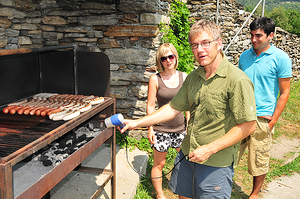 Alternative Grillmethode die Würste mit dem Föhn zu wärmen