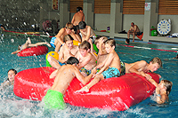 Spass und Action im Hallenbad