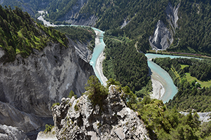 Blick in die Rheinschlucht von der Aussichtsplattform